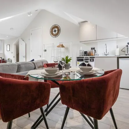 The Staycation Spot: Luxe Studio